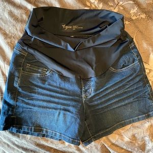 Maternity shorts